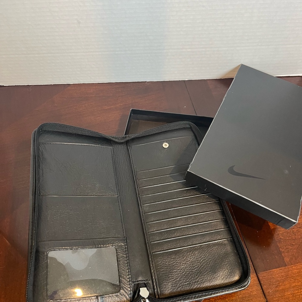 Nike Black Key & Card Holder